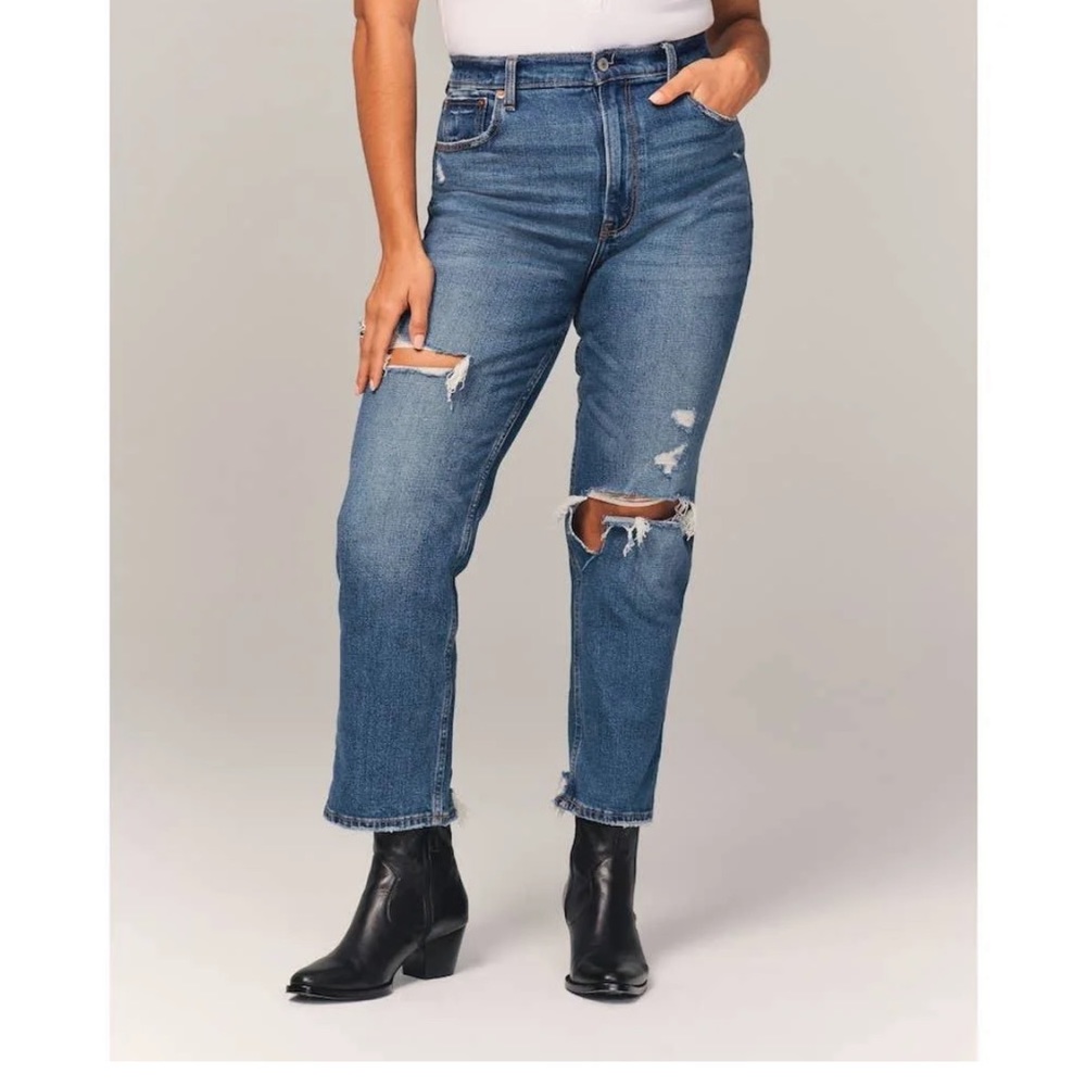 Abercrombie and Fitch 90s Straight Ultra High Rise jeans.Size 29, 8R Worn once.